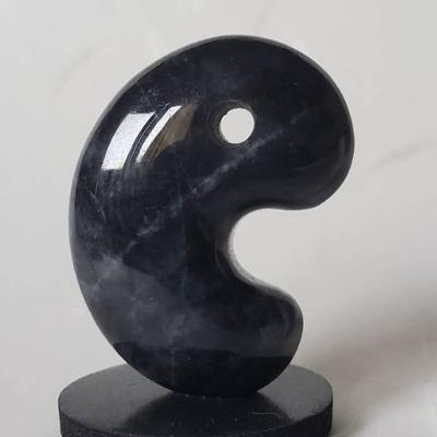糸魚川黒翡翠勾玉